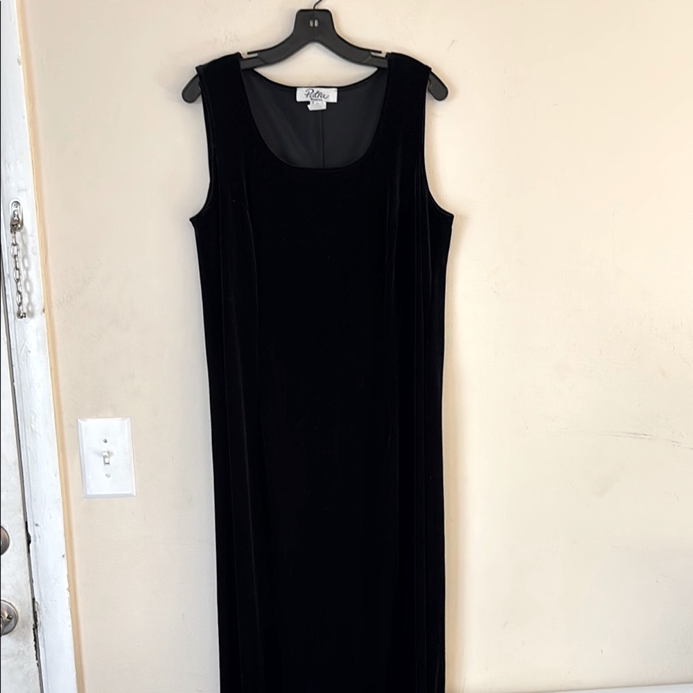 Patra woman Elegant Black Velvet Cocktail Long Evening Dress Size 18